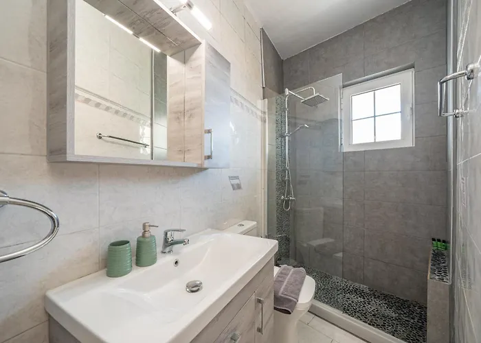 Kanna Ekaya * Agia Efimia